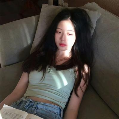 丹顶鹤女孩海报